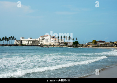 Blick Richtung Elmina Castle und das Meer in Elmina, Ghana, Afrika Stockfoto