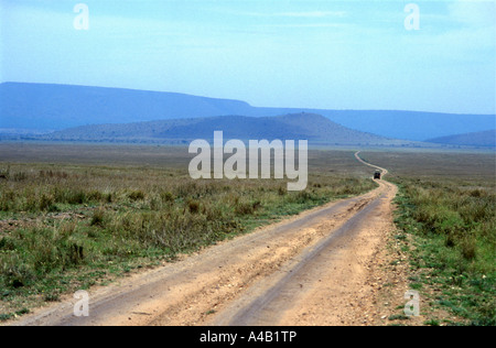 Dirt-Track über die Serengeti Nationalpark Tansania Ostafrika Stockfoto