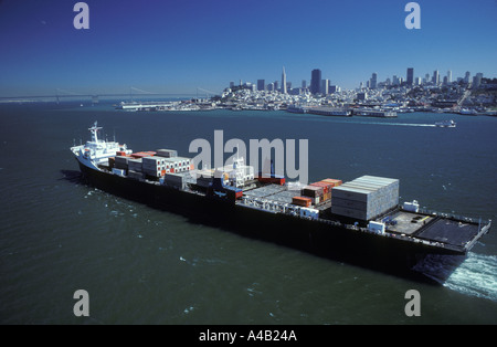 Luftaufnahme des Container-Schiff in der Bucht von San Francisco Kalifornien Stockfoto