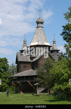 Kirche der Geburt der Jungfrau Maria im Freilichtmuseum Holzarchitektur Vitoslavlitsy in Weliki Nowgorod, Russland Stockfoto