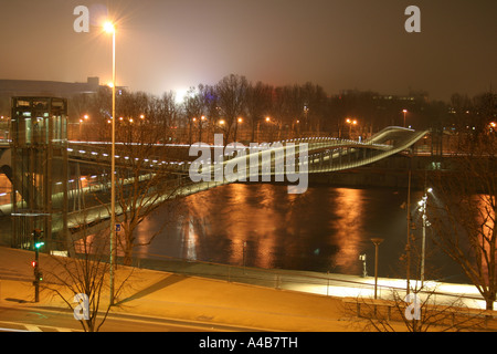 Simon de Beauvoir Fußgängerbrücke in der Nacht Paris Frankreich Stockfoto