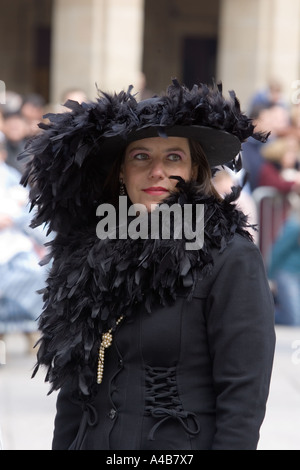 Frau in schwarz, Hirten und Kindermädchen parade (Nineras y Pastores) Parte Viaje Donostia San Sebastian, Pais Vasco, Spanien Stockfoto