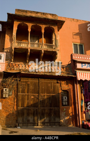 Stock Bild von Jaipur Mughal Architektur aus rotem Sandstein Stockfoto