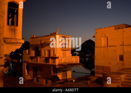 Stock Bild der Baden Ghats in der hinduistischen heiligen Stadt Pushkar Rajasthan Indien in Dämmerung Licht Stockfoto