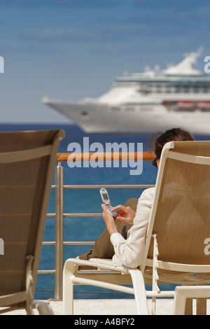 Frau auf einem deck Stockfoto