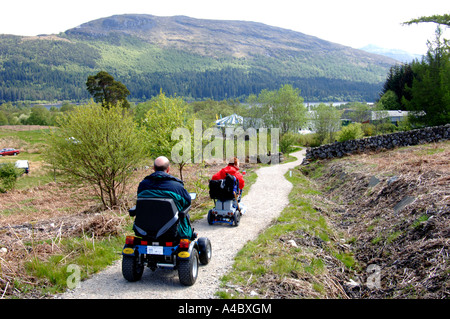 Motability Benutzer auf der neu eröffneten alle Fähigkeiten trail auf Creag Meagaigh National Nature Reserve, Schottland.  XPL 4622-435 Stockfoto