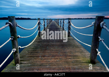 Holzsteg am Oxford Island, Lough Neagh, Nordirland Stockfoto