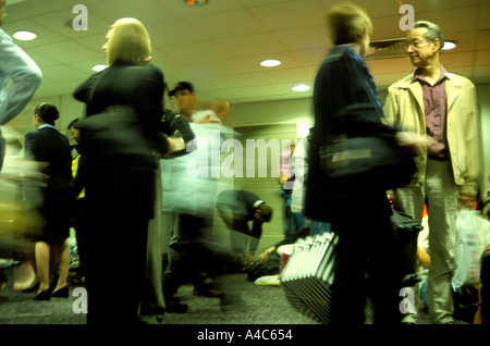 Passagiere warten am Gate Lounge bereit, Board-Flugzeuge Stockfoto