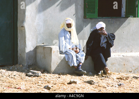 Nubische Männer im Dorf Edfu, Ägypten Stockfoto