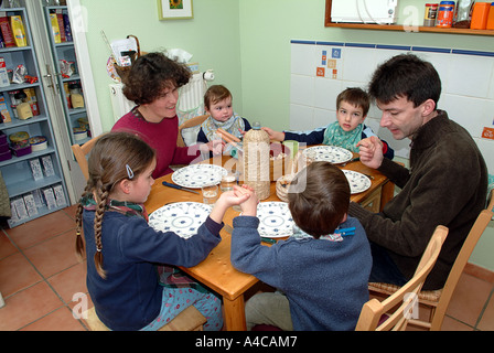 Gnade vor dem Essen sagen Stockfoto