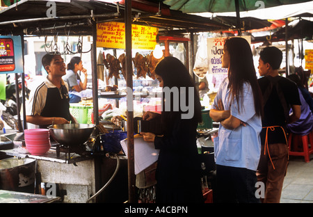 VendorFood Stall Pak Khlong Talat Flower Market Chinatown Bangkok Thailand Stockfoto