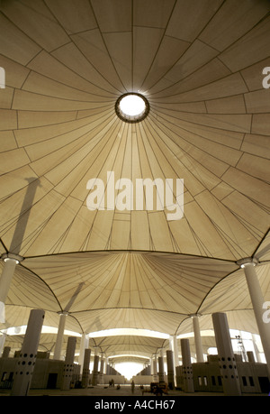 Hajj Terminal, speziell gebaut, um ausländische Pilger im Bau King Abdulaziz International Airport, Jeddah behandeln Stockfoto