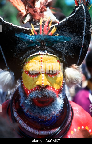 Hiri Moale Festival Huli Wigman Stammesangehörige aus dem südlichen Hochland führt traditionelle Tänze Stockfoto