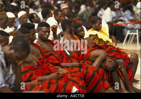 Boigny s Beerdigung Côte d ' Ivoire Männer bei Beerdigung von Houphouet Boigny Basilika Yamoussoukro 7. Februar 1994 Stockfoto