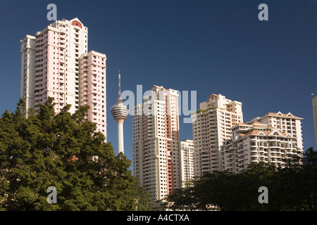 Malaysia Kuala Lumpur Skyline Innenstadt Bürogebäuden und Menara KL Telekom tower Stockfoto