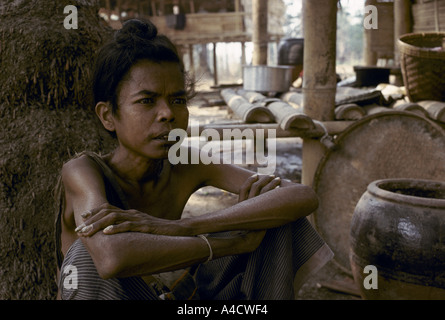 Grenze zu Thailand Burma, 1992: nach burmesischen Armee Tausende von Karen Mo Angriffe Flüchtlinge nach Thailand überschritten haben Stockfoto