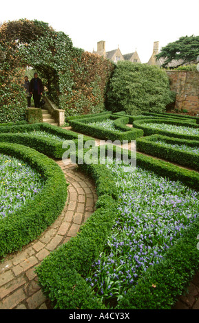 UK Gloucestershire Hidcote Manor Gardens formalen Garten im Frühling Stockfoto