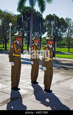 Soldaten, Denkmal für Jose Marti, Cementerio Santa Ifigenia, Santiago De Cuba, Kuba Stockfoto