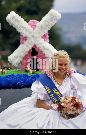 Die Karnevalskönigin Float, weckt Königin Festival, Bradwell Dorf, Derbyshire Stockfoto