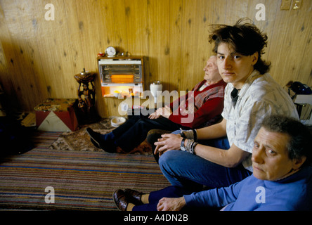 Eine Familie in Royston Hallen Wohnungen, Glasgow, Schottland Stockfoto
