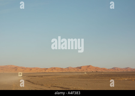 All Terain Fahrzeug gonna Sanddünen des Erg Chebbi, Marokko Stockfoto