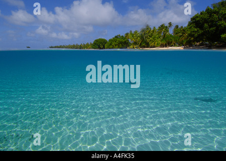 Über unter Bild sandigen Boden und Bäume auf Majikin Insel Namu Atoll Marshall-Inseln N Pazifik Stockfoto