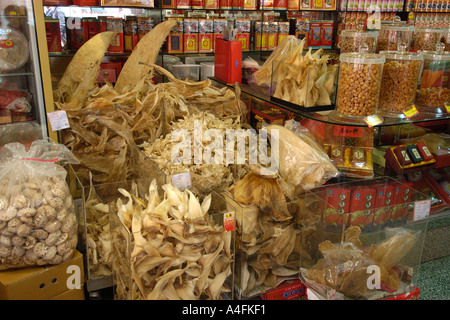 Getrocknete Haifischflossen zu verkaufen in der traditionellen chinesischen Medizin speichern Taipei Taiwan Republic Of China Stockfoto