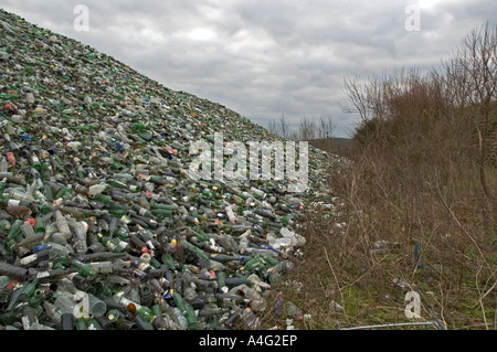 ein Haufen von alten Glasflaschen bereit, in Cornwall, England recycelt werden Stockfoto