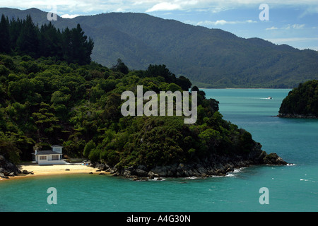 Ein Zuhause am eigenen Strand am Honeymoon Bay, Kaiteriteri, in der Nähe von Abel Tasman National Park Südinsel Neuseeland Stockfoto