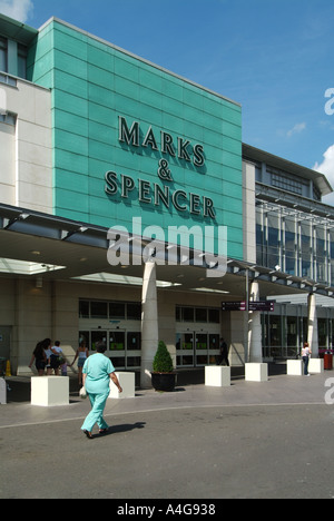 Bestandteil der Bluewater shopping Komplex Marks and Spencer Fassade Stockfoto