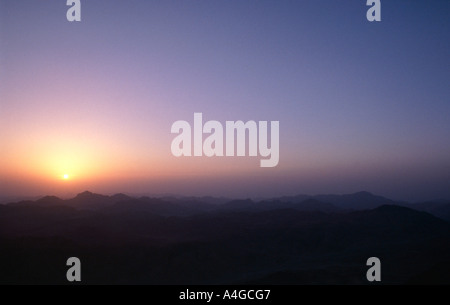 Sonnenaufgang auf dem Gipfel Mt Sinai Ägypten Stockfoto