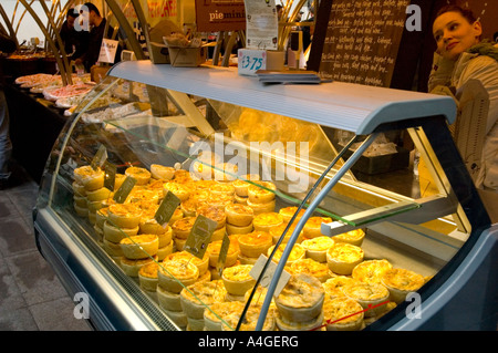 Torten in Spitalfields Market im East End von London England UK Stockfoto