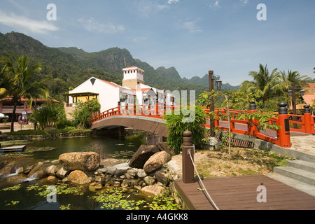 Malaysia Kedah Langkawi Pantai Kok Oriental Dorfteich und inn Stockfoto