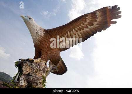 Malaysia Kedah Langkawi Kuah Strandpromenade Seeadler Skulptur Stockfoto