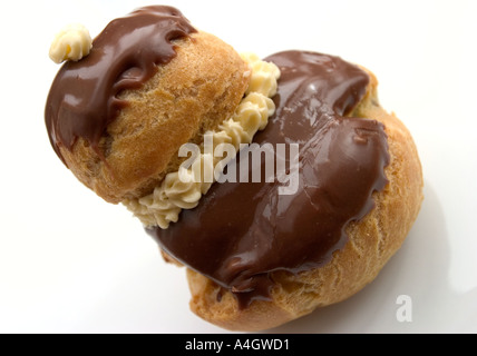 französische köstliche Religieuse patisserie Stockfoto