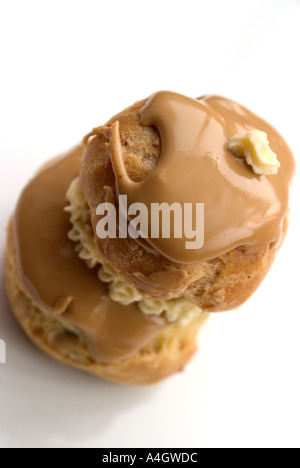 französische köstliche Religieuse patisserie Stockfoto