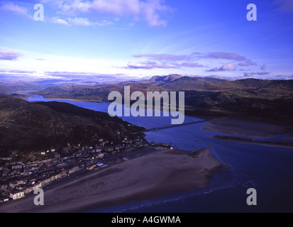 Luftaufnahme von Barmouth, Mawddach Mündung und Cadair Idris Gwynedd Mid Wales UK Stockfoto