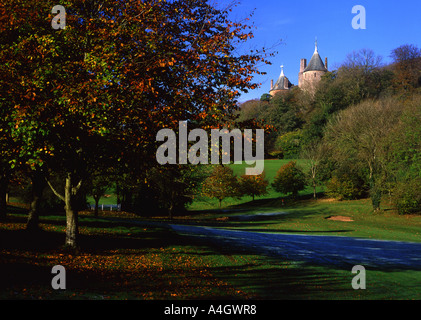 Castell Coch im Herbst vom Golfplatz Tongwynlais in der Nähe von Cardiff South Wales UK Stockfoto