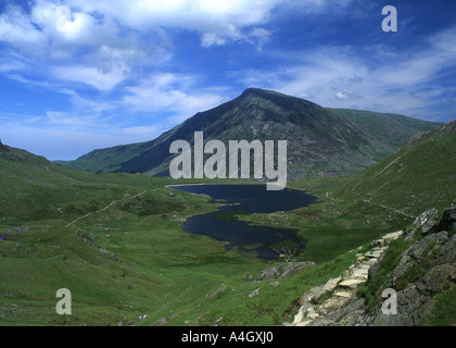 Llyn Idwal und Cwm Idwal auf der Suche nach Pen yr Ole Wen Ogwen Valley in der Nähe von Bethesda Snowdonia Gwynedd North Wales UK Stockfoto