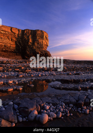 Nash Point Cliffs und felsigen Strand bei Sonnenuntergang Vale of Glamorgan Heritage Coast South Wales UK Stockfoto