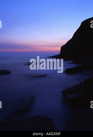 Dunraven Bay View in der Abenddämmerung Southerndown Vale von Glamorgan Heritage Coast Bridgend South Wales UK Stockfoto