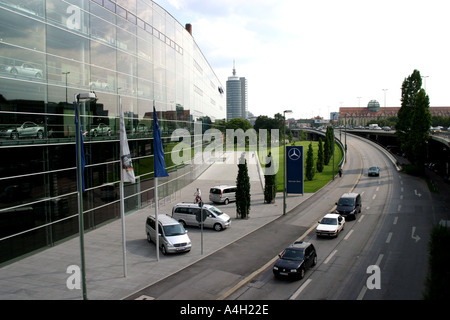 Daimler Chrysler Haus und Stadtturm München Bayern Deutschland Stockfoto