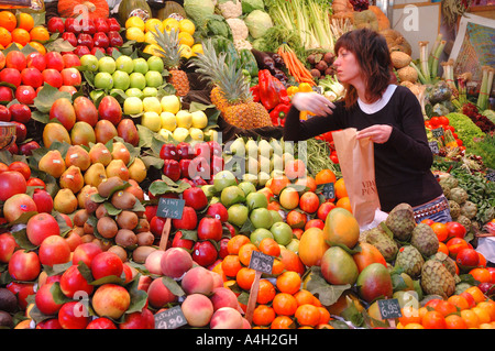 Obst, La Boqueria, Markthalle in Ramblas, Barcelona, Katalonien, Spanien, Europa Stockfoto