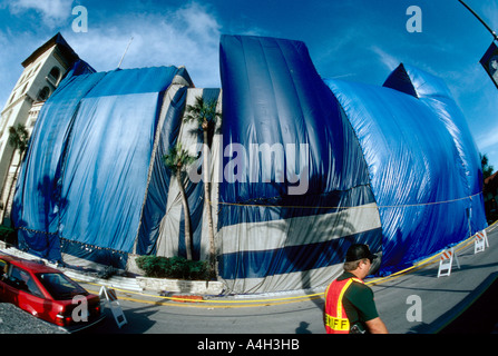 Große historisches Gebäude tented um Termiten in St. Augustine Florida USA zu vernichten Stockfoto