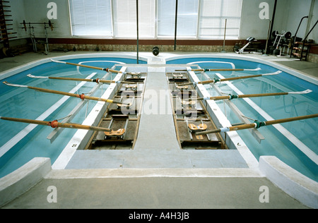 Indoor Rudern Tank für Oxford und Cambridge Dampfbarkassen Training. Stockfoto