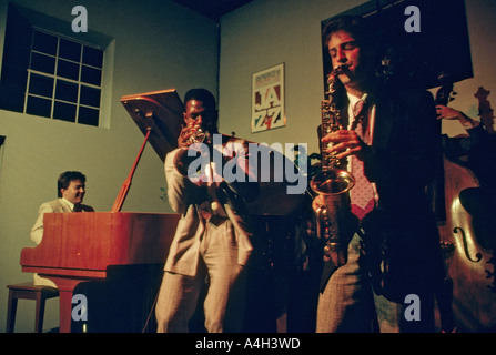 Jazz-Trompeter Marcus Printup durchführen mit einer Gruppe in einem Club in Florida USA Stockfoto
