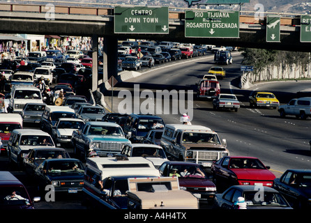 Tijuana, Mexico.Major Verkehr wieder zurück in die Vereinigten Staaten an der Grenze Mexiko überqueren. Stockfoto