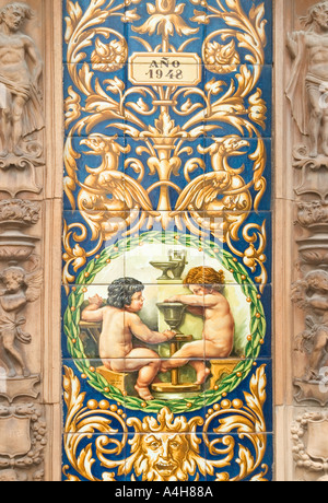 Sevilla Andalusien Spanien Keramikfliesen auf Ladenfront im Barrio de Triana Stockfoto