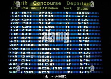 Zug Fahrplan Abfahrtstafel Union Station Chicago IL USA Stockfoto