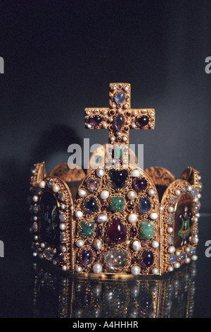 Kaiserkrone des Heiligen Römischen Reiches in Wien "Schatzkammer" Stockfoto